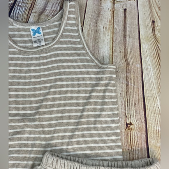 Tank and Shorts set - Picture 6 of 7